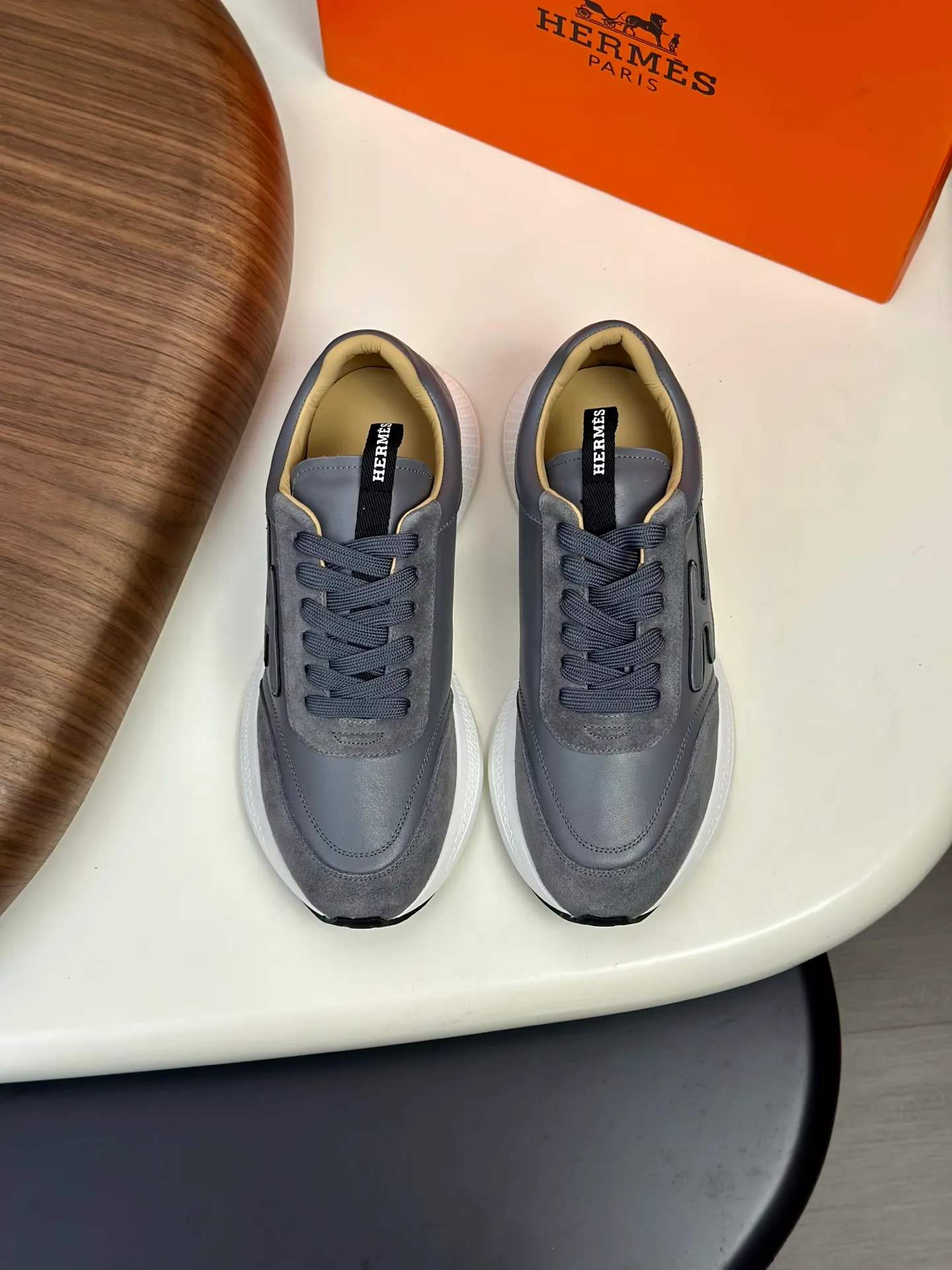 [HERMES] Hermès men's shoes 💰840💰 - High-end quality original order - Upper: 🔝 tumbled calfskin, brand canvas cloth, shoe body sewn with ´H´ pattern - Lining: water-dyed cowhide - Outsole: ultra-light T men's shoes 💰U foam rubber; two-color molded outsole - Ultra-high quality control, fine workmanship: highlighted (high-end, luxury, grade) -Size :39-44 (38, 45, can be customized)